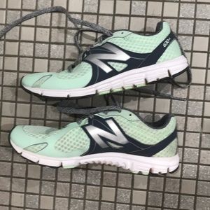 New balance tennis shoes
